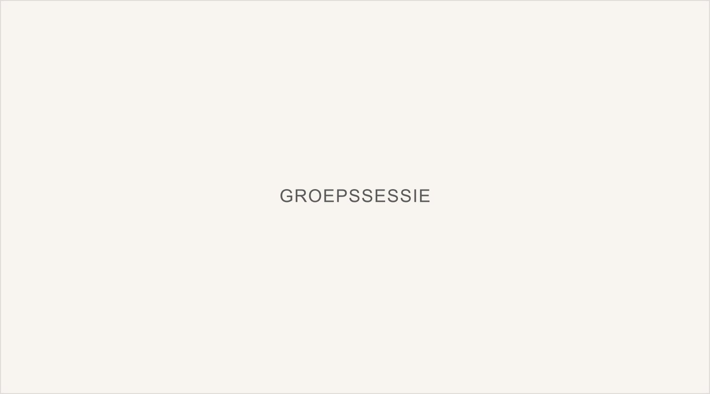 Groepssessie — matten, zachte verlichting